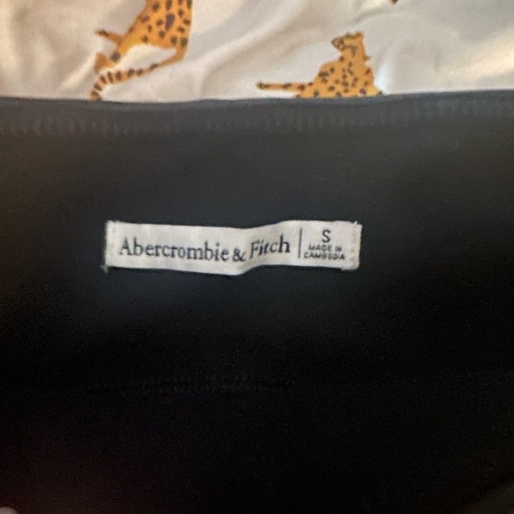 Abercrombie faux leather leggings with zipper - Picture 3 of 5